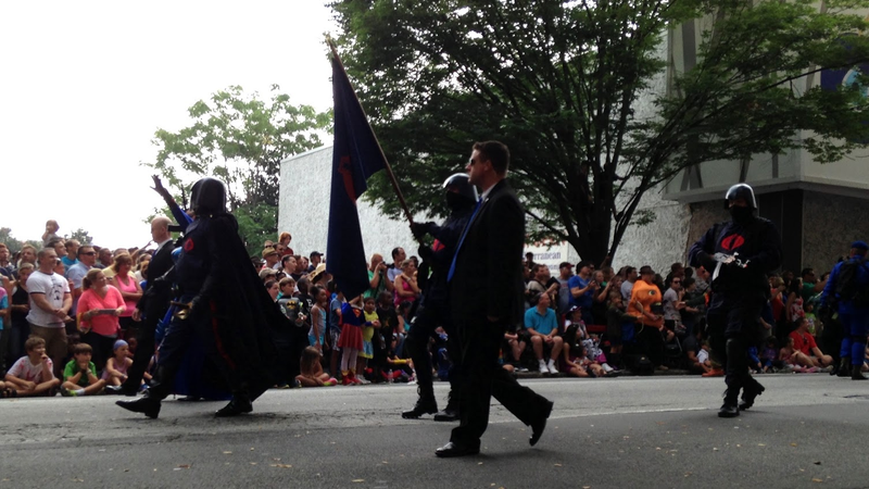 Illustration for article titled Vehicles Of The 2013 DragonCon Parade - Photo Dump